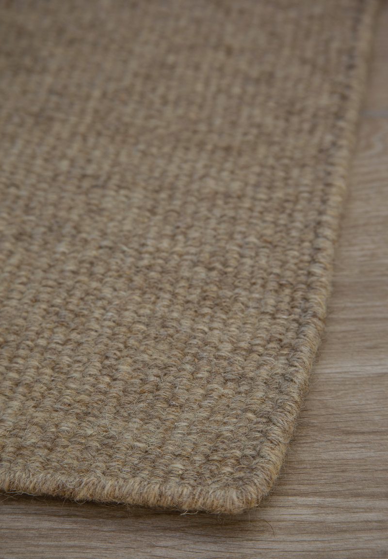 https://a4a2d5d7.rocketcdn.me/images/Solid-Taupe-Thick-Woven-Wool-Rug-124-1-800x1154.jpg